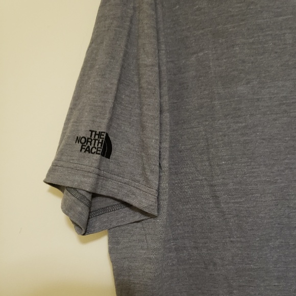 Mens north face T-shirt - Picture 3 of 3